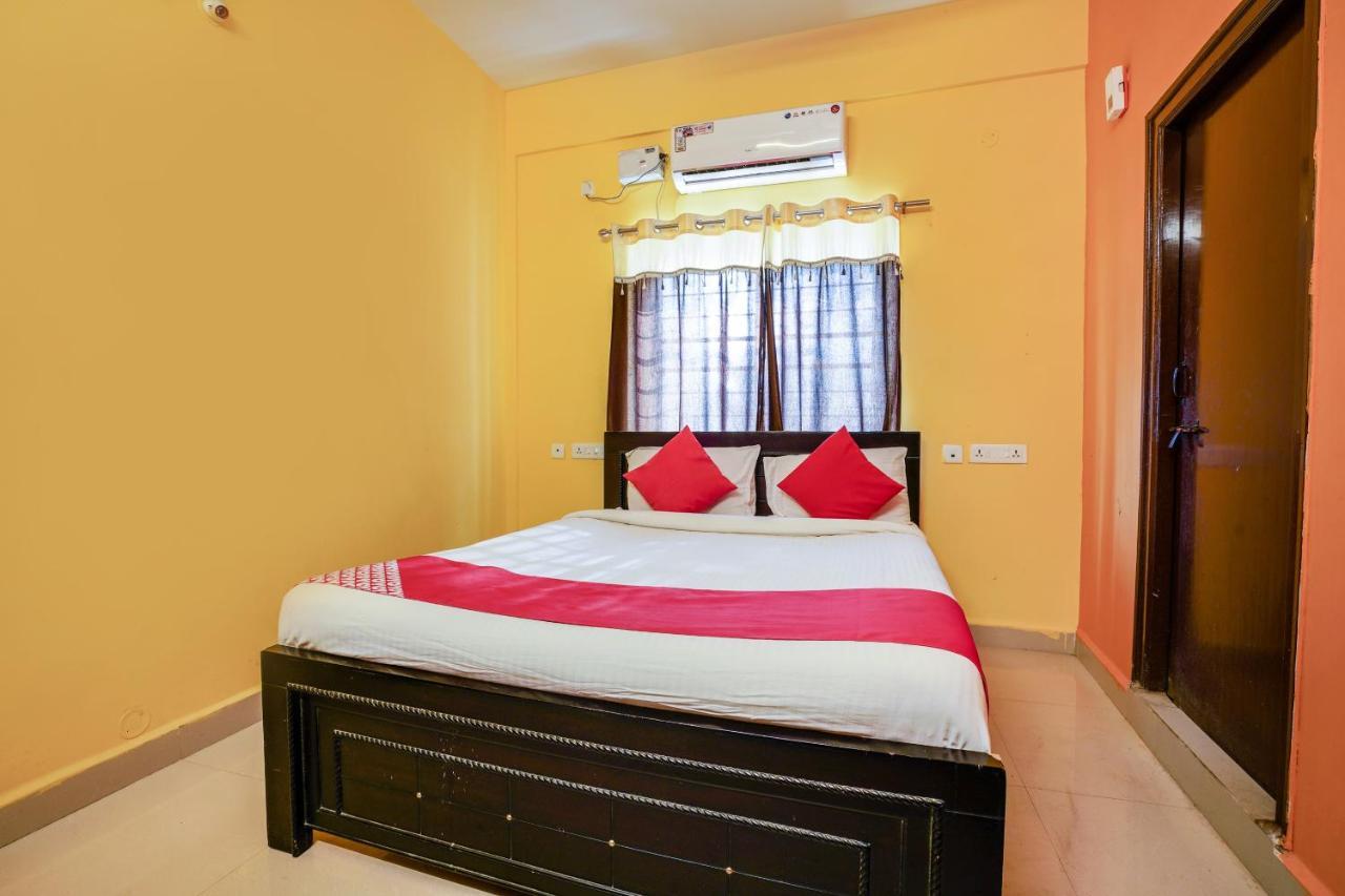 Oyo 70286 Svr Grand Hotel Hyderabad Eksteriør billede