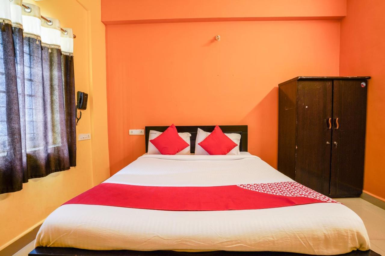 Oyo 70286 Svr Grand Hotel Hyderabad Eksteriør billede